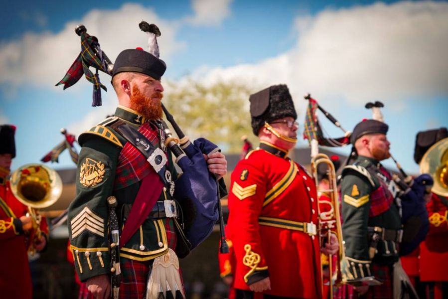 R SIGNALS Celebrate Corps Weekend